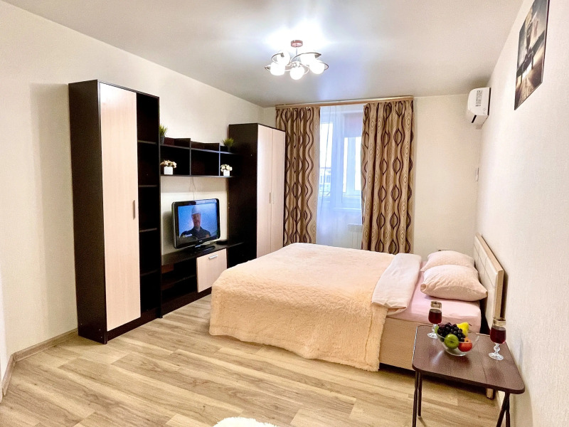 Уютные Апартаменты в доме у Космопорта (ул. Дыбенко 27а)