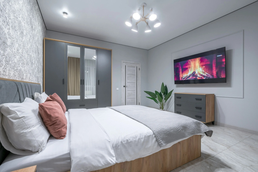 Квартира с большим телевизором и шикарным видом на реку Кубань 1