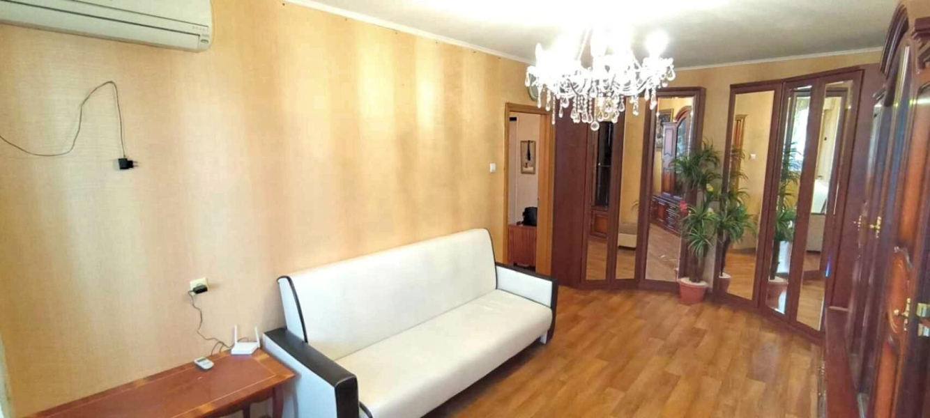 Апартаменты на улице Адоратского 6