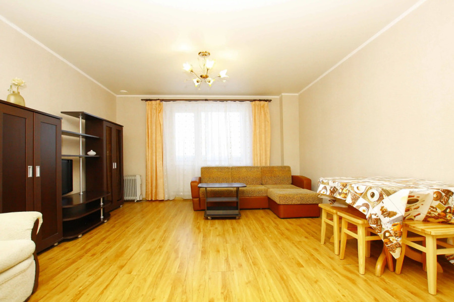 Альт Апартаменты студио с 2 спальнями (003)