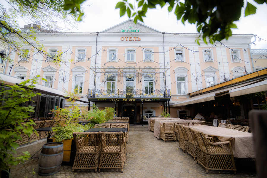 Отель Ист-Вест