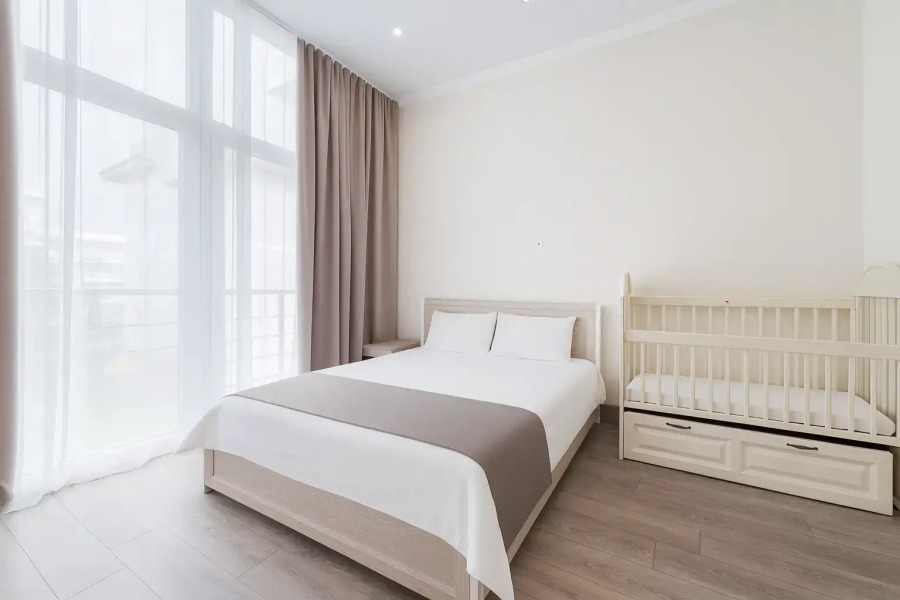 Квартира просторная для 6х гостей с кроваткой и пеленальным столиком для детей и кухонной зоной