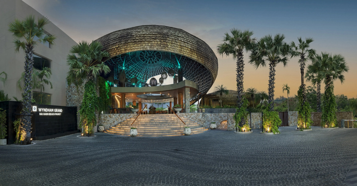 Отель Wyndham Grand Nai Harn Beach Phuket