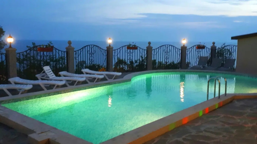 Отель Лоо де люкс