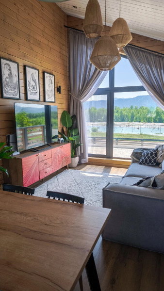 Частный дом Современный гостевой дом на слиянии рек Катунь и Кокса