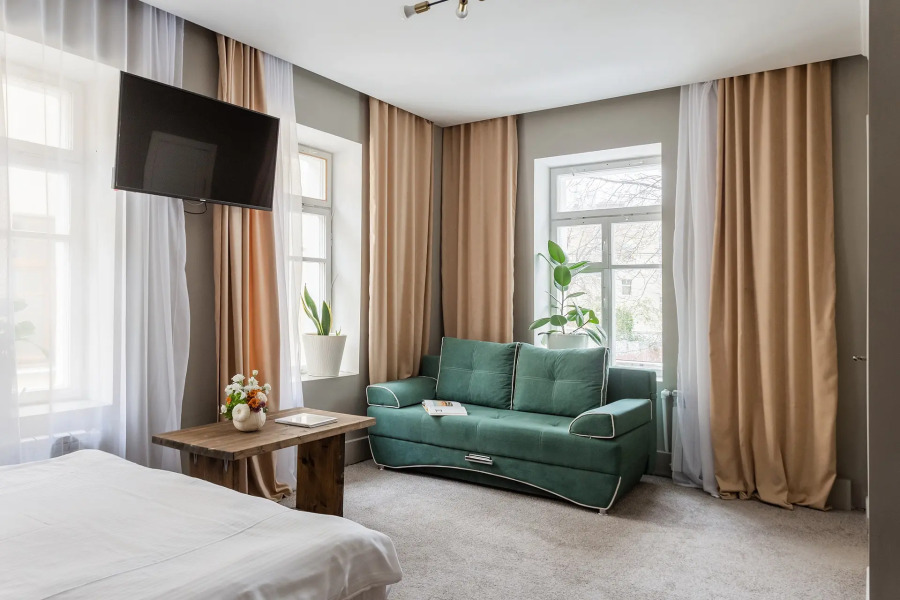 Отель Тихонов