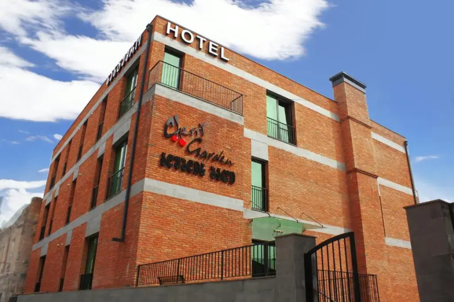 Отель "Вишневый сад"