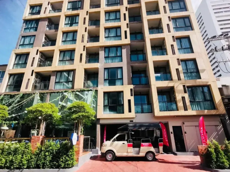 Отель Ramada by Wyndham Bangkok Ten Ekamai Residences
