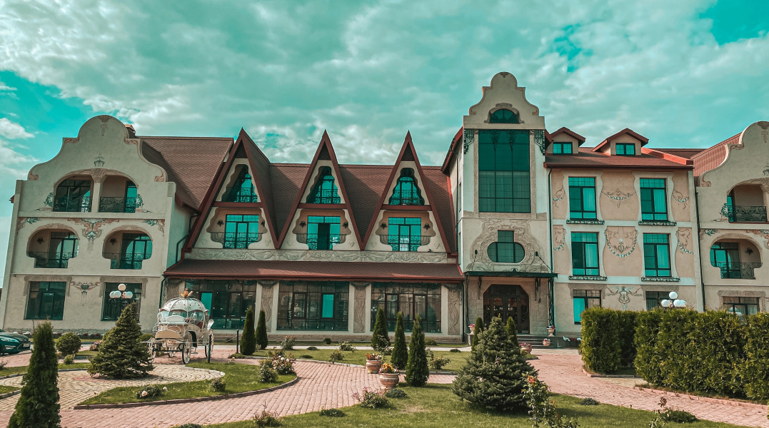 Отель Бережки-Холл