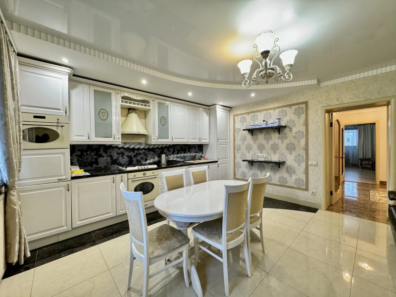 Квартира 2-х комнатная возле Кремля