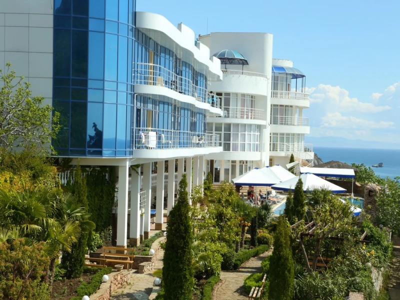 Отель Мажестик