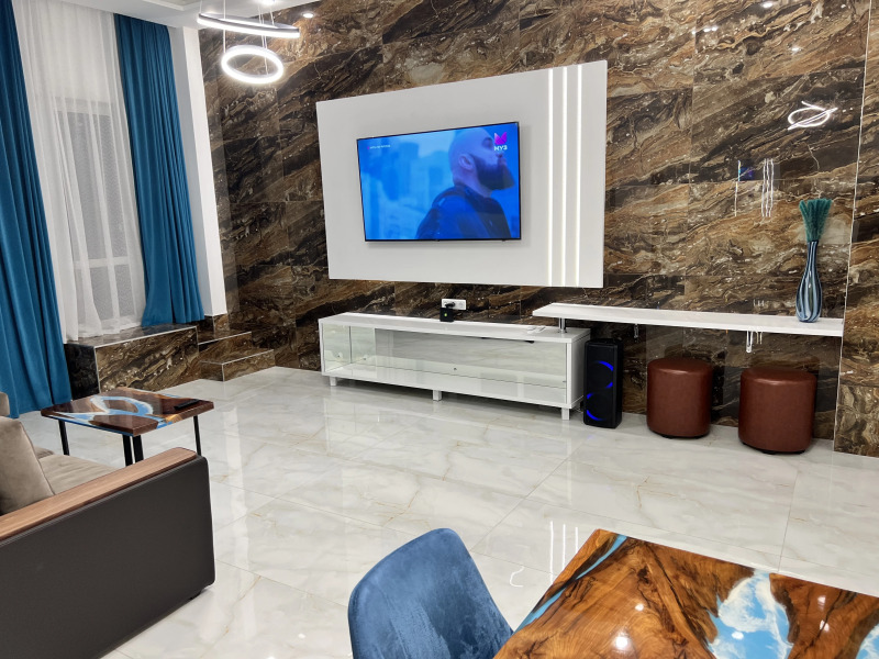 Апартаменты 70кв. метров в центре города