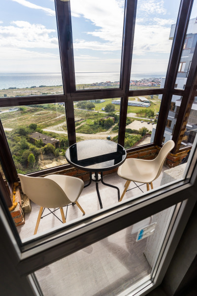 Апартаменты Просторные С Панорамным Балконом От LetoApart