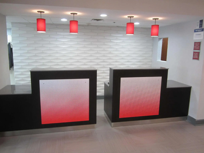 Отель Comfort Inn & Suites