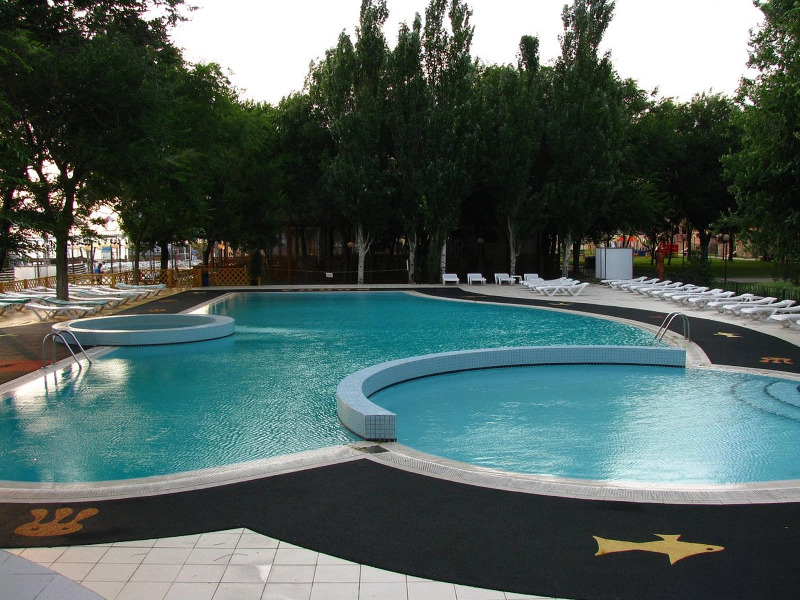 Отель Равена