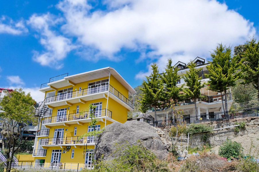 Хостел Young Monk Hostel & Cafe Dharamkot