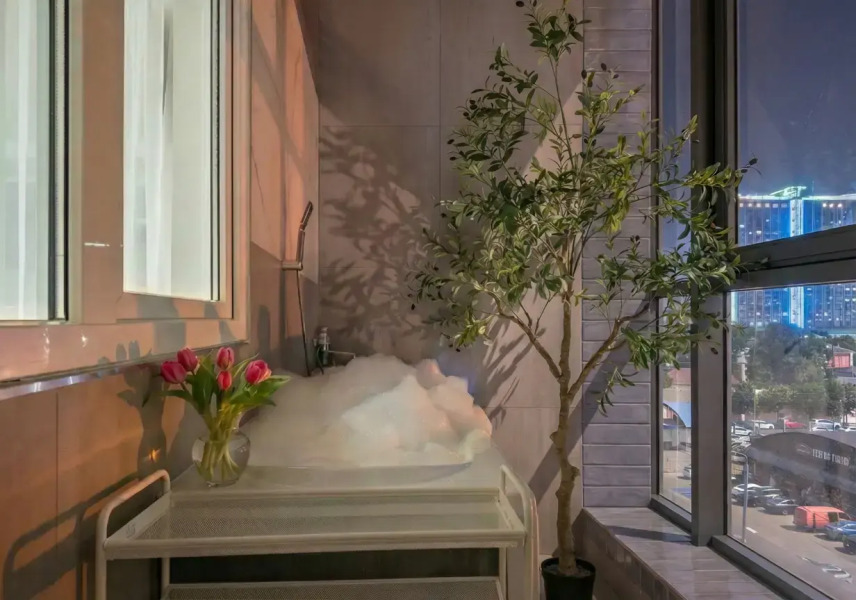 Апартаменты Эксклюзивные с ванной на балконе и видом на Marriott в ЖК Центральный