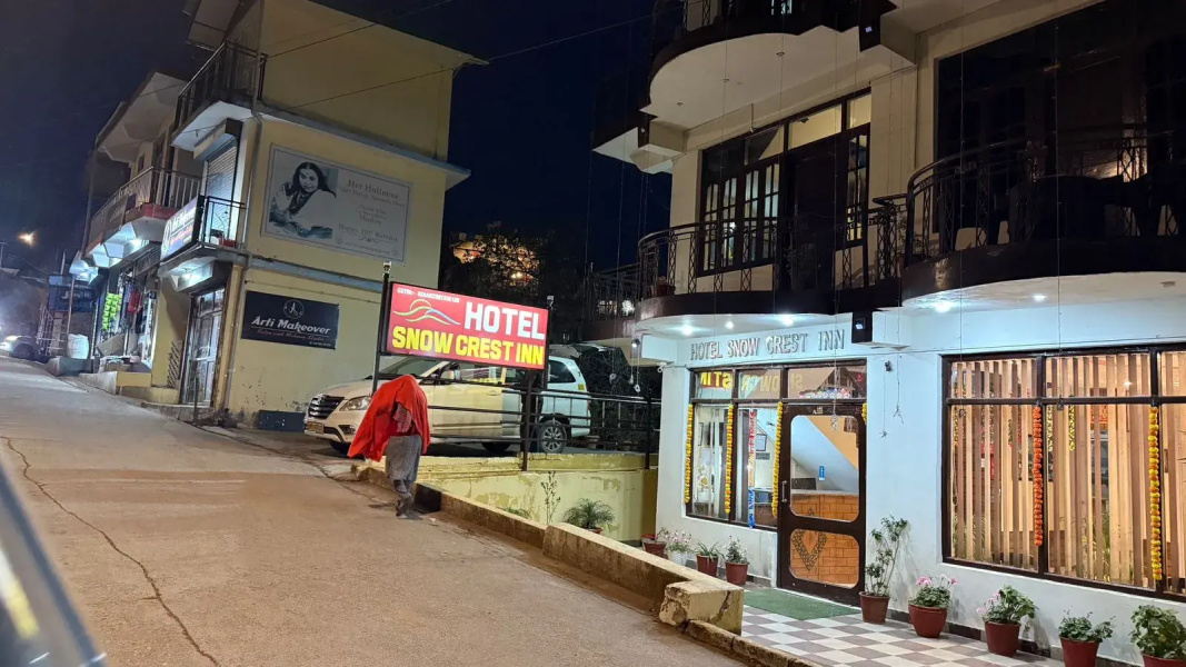 Отель Snow Crest Inn