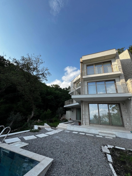 Вилла Secluded villa with swimming pool