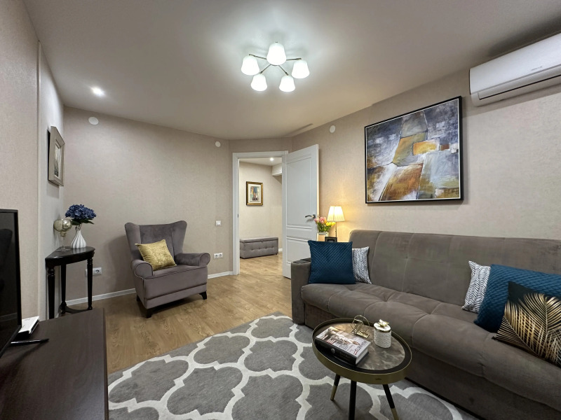 Апартаменты двухкомнатные у Кремля