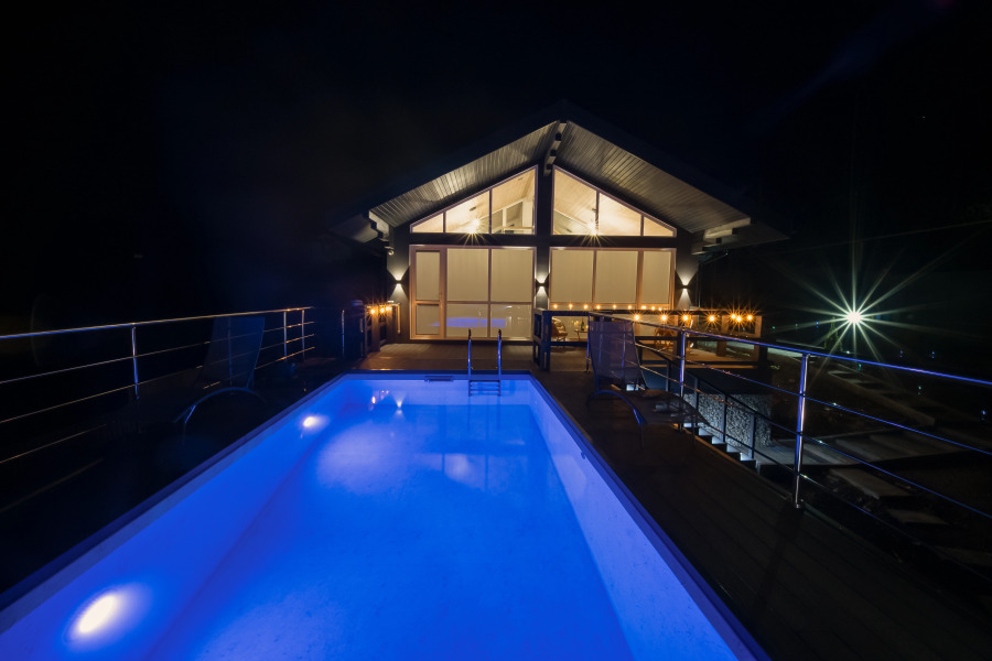 Частный Дом с Бассейном Мансардой и Видом на Горы