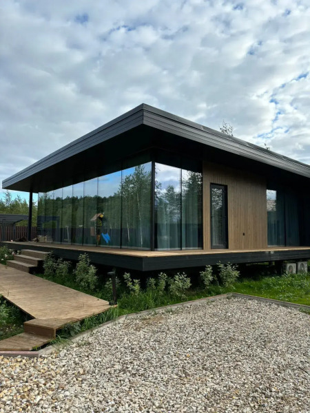 Частный дом Большой у реки с камином и сауной