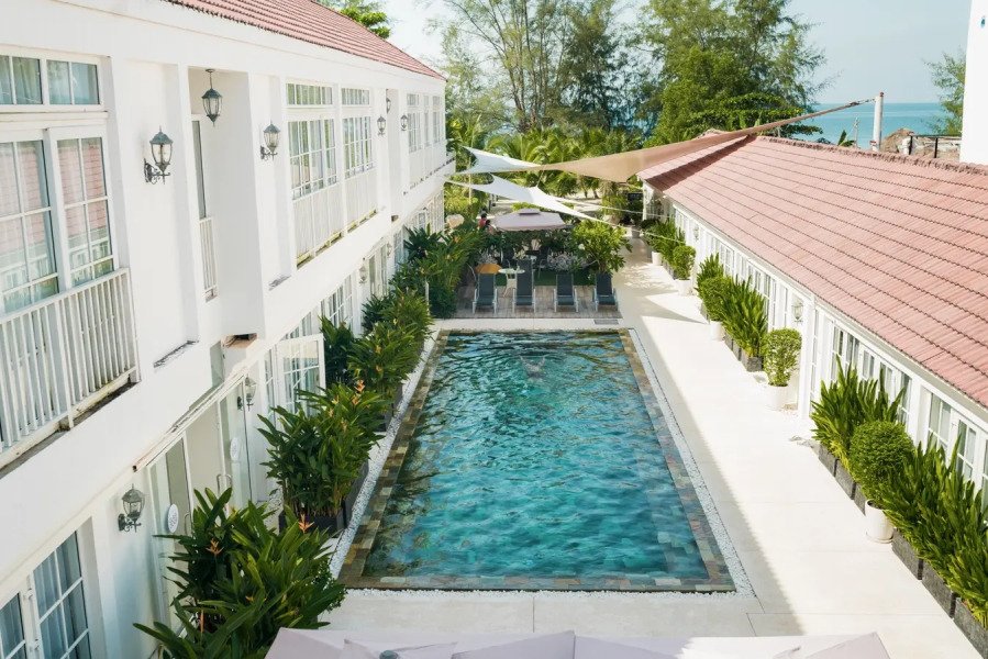 White Boutique Hotel & Residences