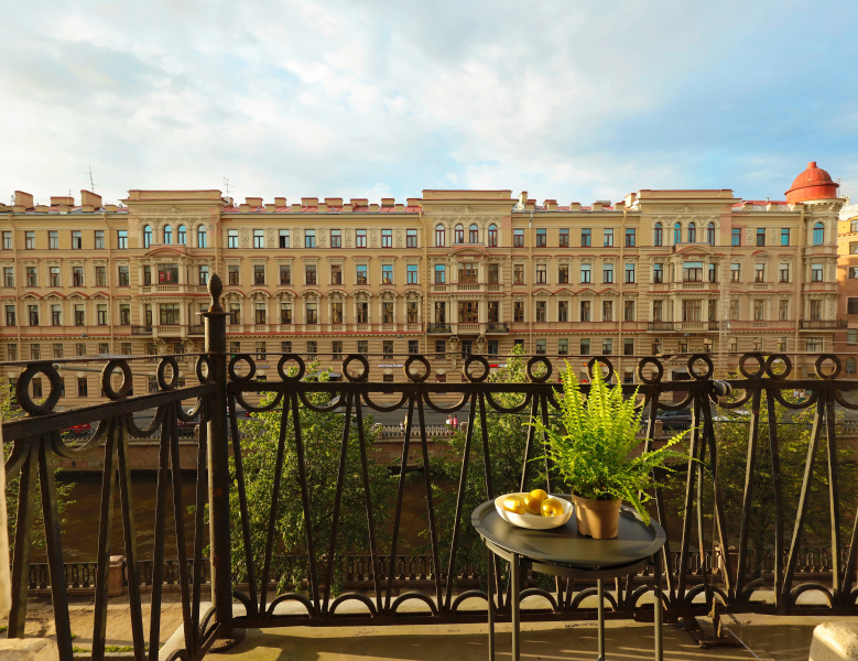 Апартаменты Bird Nest 80 кв.м с Балконом и Видом на Набережную Канала Грибоедова