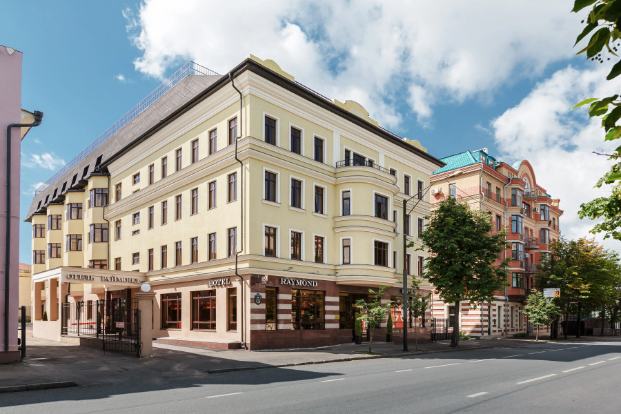 Отель Raymond
