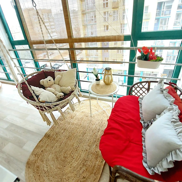 Апартаменты Квартира в центре с качелями на веранде рядом с колесом обозрения