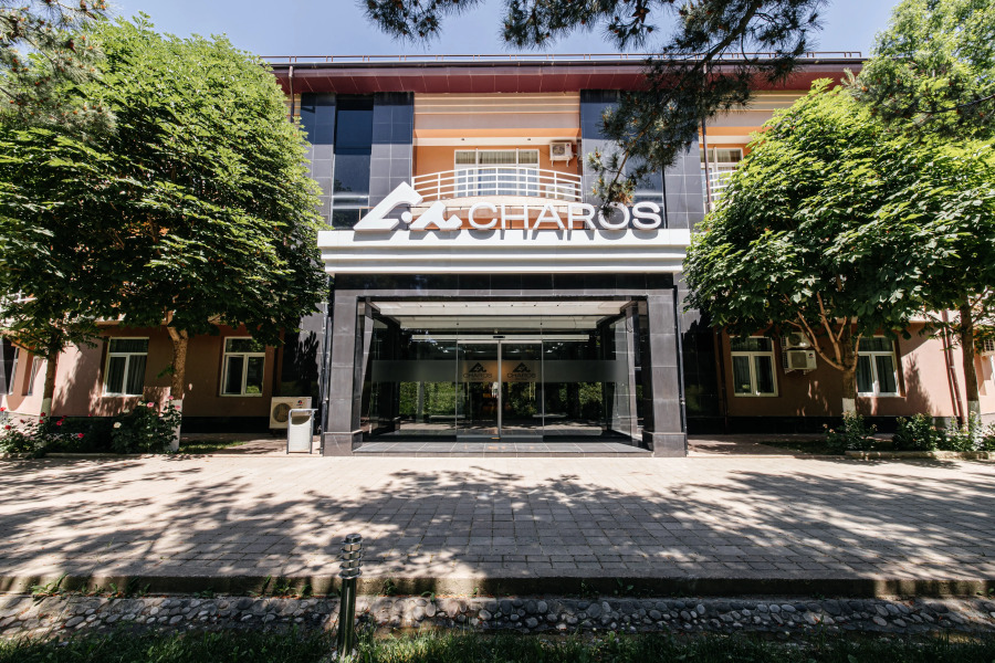 Курортный отель Charos Family