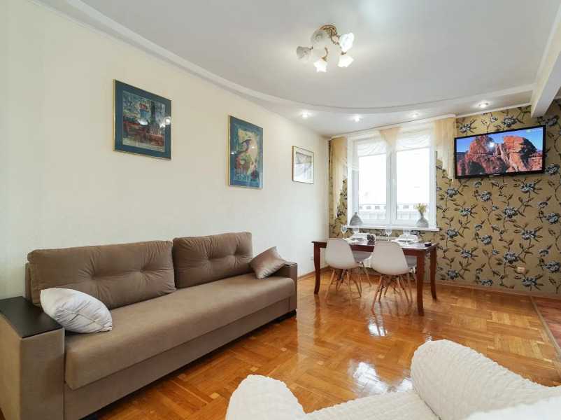 Квартира Просторная 3-комнатная в Центре Возле Метро