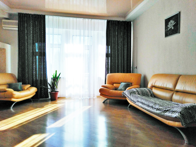 Квартира 3-комн. cталинка с большой ванной рядом с набережной