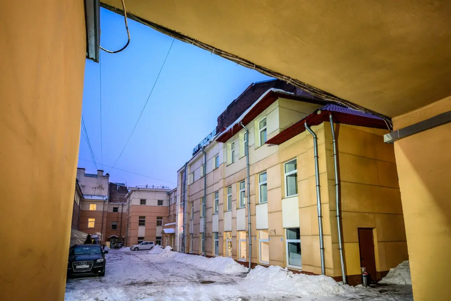 Отель Red Apple