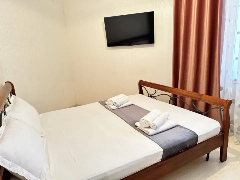 Апартаменты у моря с видом на город и горы