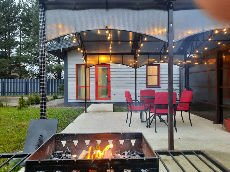 Частный дом у леса