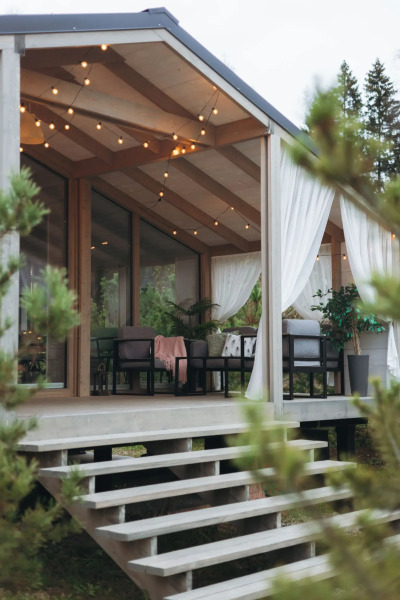 Частный дом с баней бочкой у воды и леса