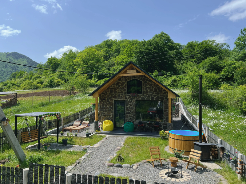 Частный дом Woodlandia Resort Borjomi with hot tub
