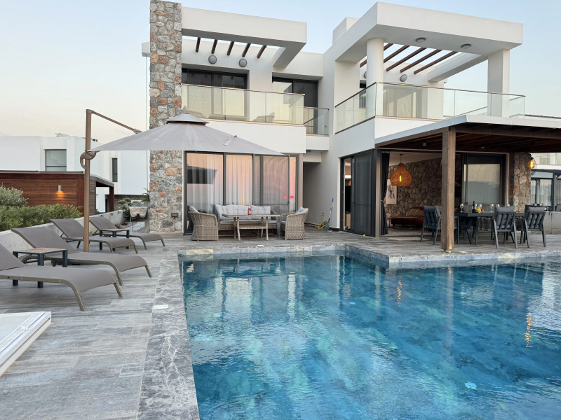 Вилла Роскошная вилла на берегу Средиземного моря