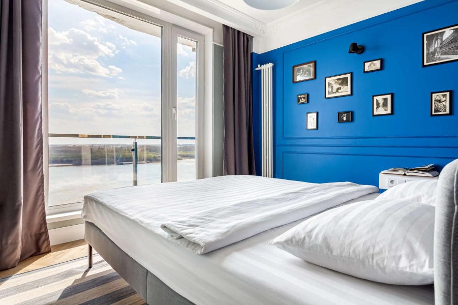 Квартира на набережной с видом на реку