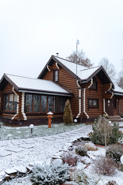 Частный дом на берегу реки