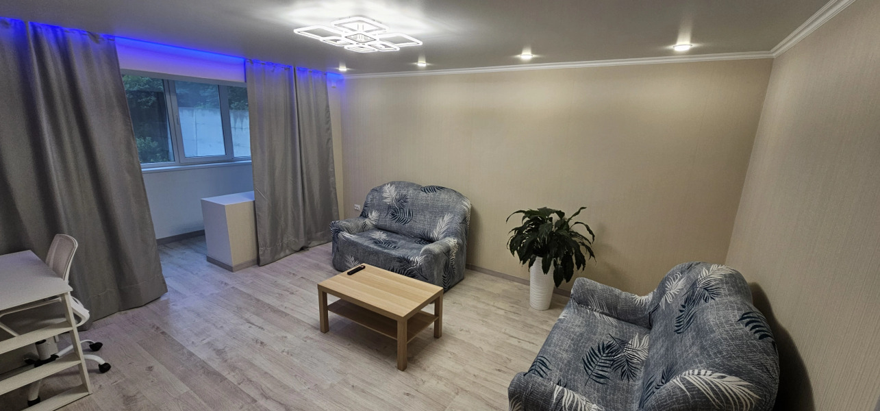 Квартира Двухкомнатная в тихом дворе с новым ремонтом и техникой