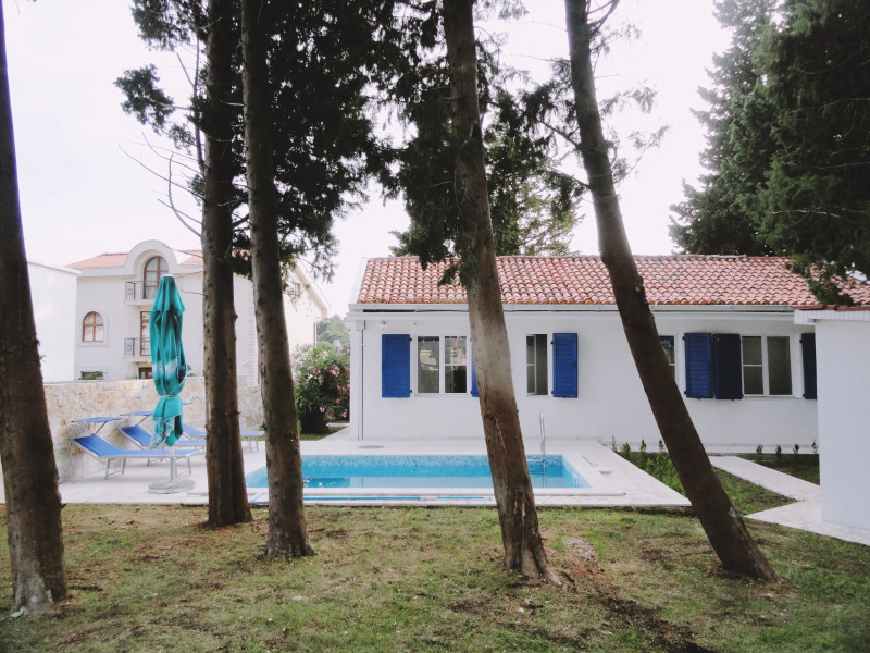 Гостевой Дом The house with pool in Petrovac
