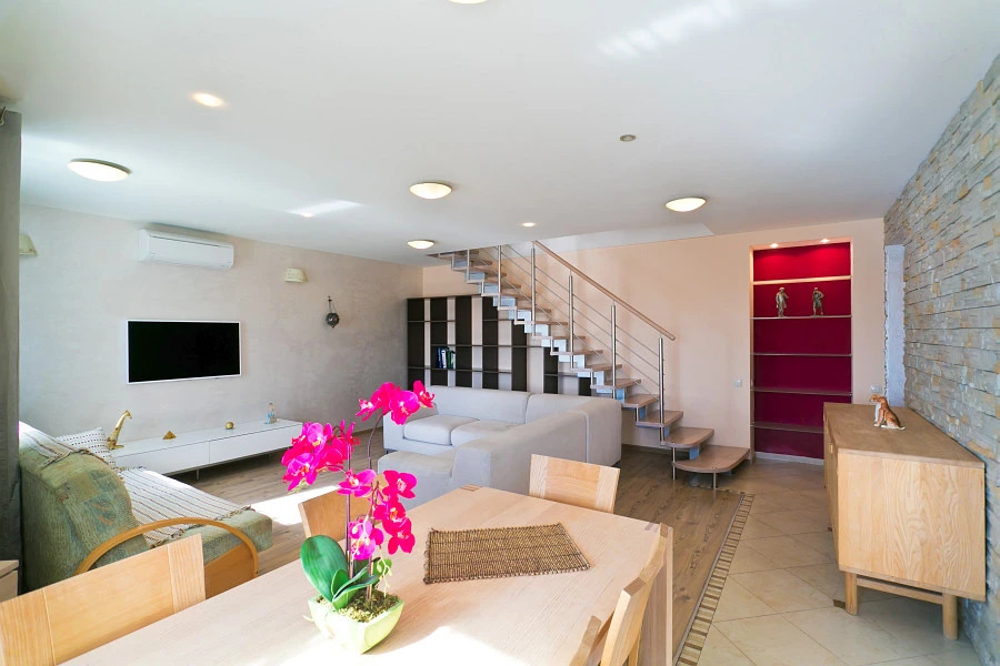 Апартаменты 4-комнатные HomeApart Сторожовская, 8