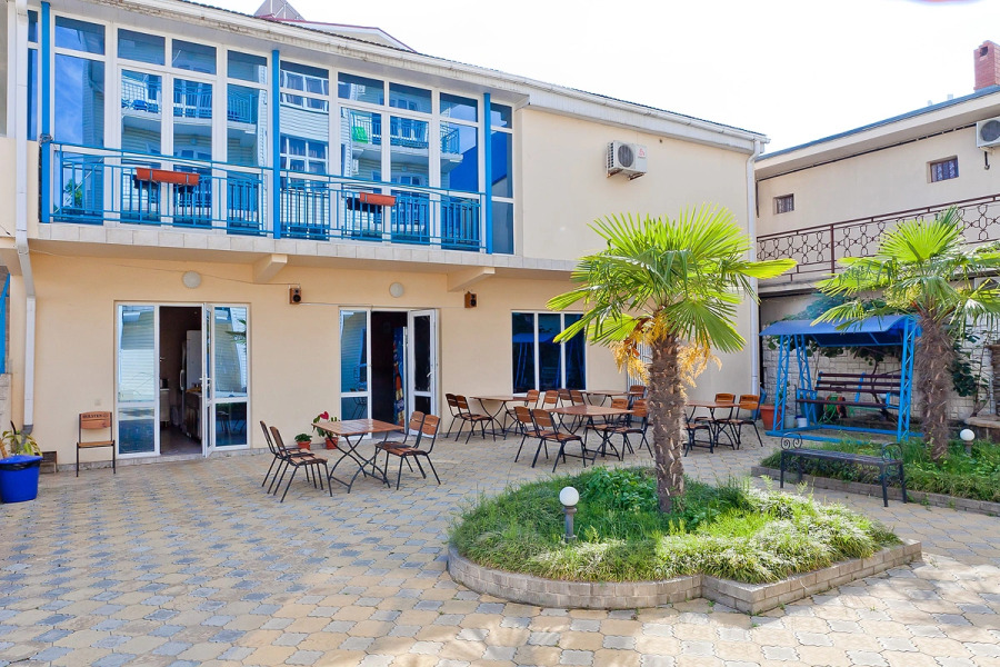 Уютный дворик (Адлер)