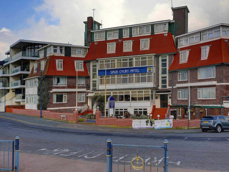 OYO Stade Court Hotel