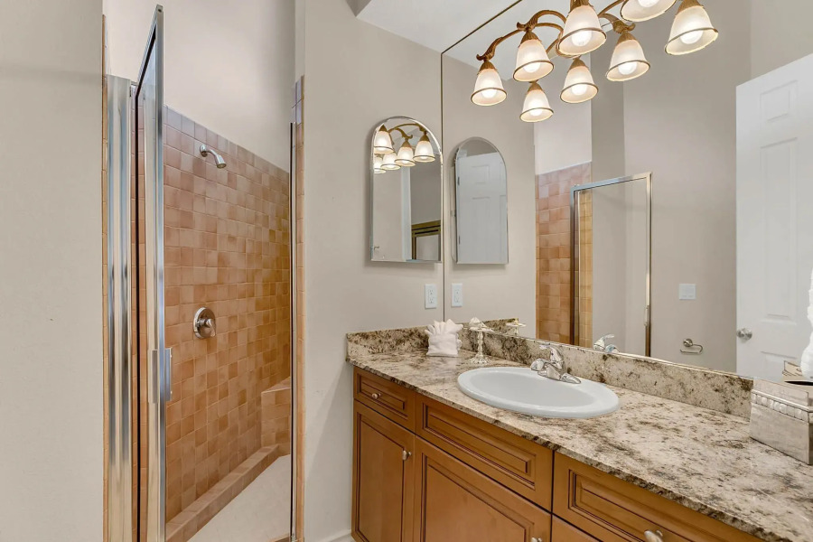 Mediterranean Luxury Home 5 Bedrooms 4.5 Bathrooms Home