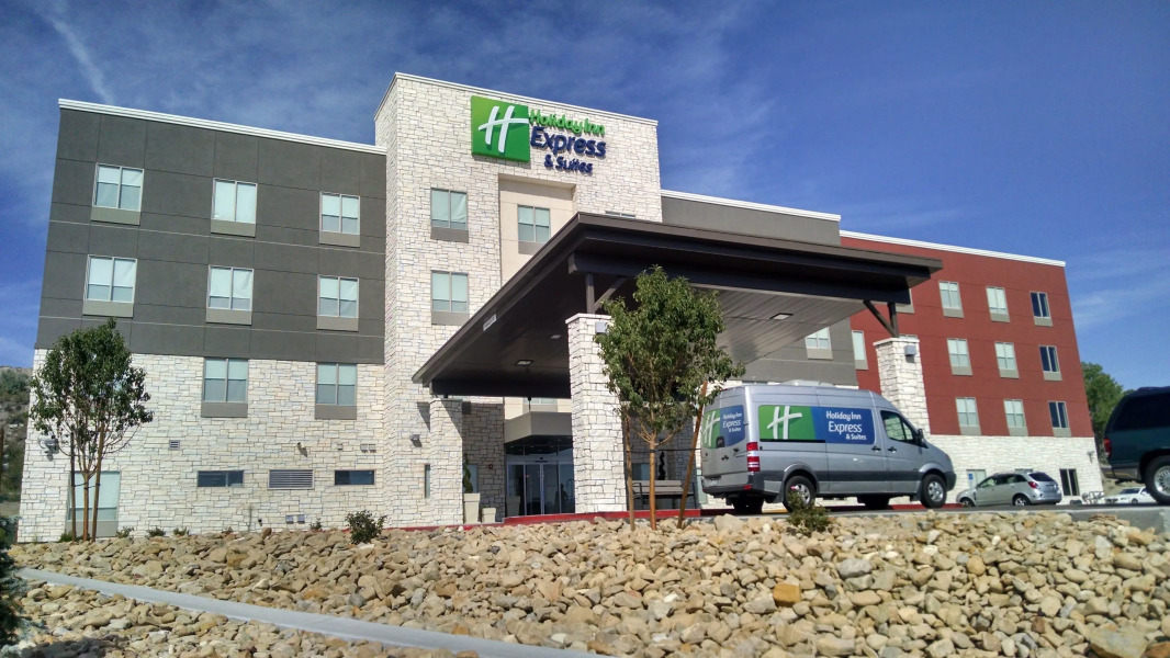 Holiday Inn Express & Suites Price by IHG