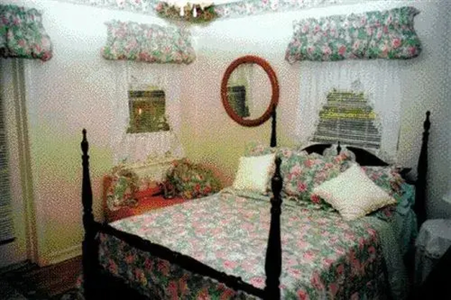 Southern Comfort Manor Bed And Breakfast