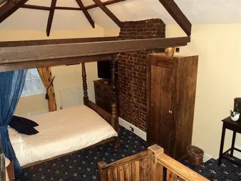 The Globe Hotel